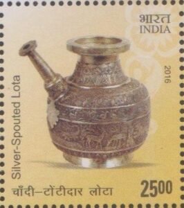 चाँदी-टोंटीदार लोटा