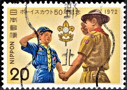 Boi Sukauto Nippon Renmei : Boy Scout shaking hand of Cub Scout